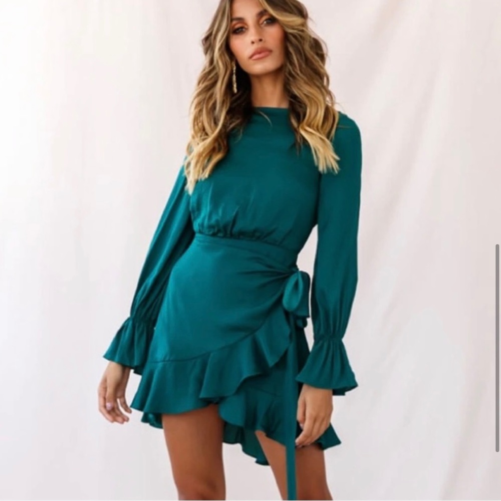 Selfie Leslie Dark Green Long Sleeve Satin Dress with tags!